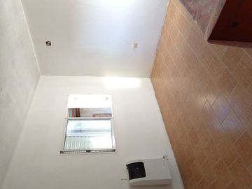 SE VENDE AMPLIA CASA DE 4 DORMITORIOS EN ESQUINA CON SALON, GARAGE