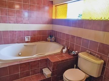 EXCLUSIVO DÚPLEX EN SANTIAGO DE SURCO – LUJO, ESPACIO Y UBICACIÓN PRIVILEGIADA