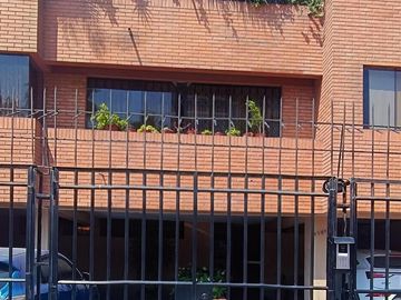 EXCLUSIVO DÚPLEX EN SANTIAGO DE SURCO – LUJO, ESPACIO Y UBICACIÓN PRIVILEGIADA