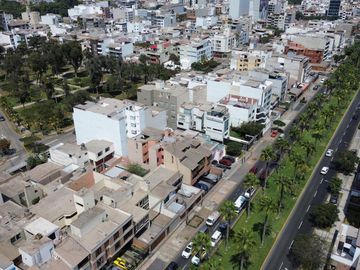 EXCLUSIVO DÚPLEX EN SANTIAGO DE SURCO – LUJO, ESPACIO Y UBICACIÓN PRIVILEGIADA