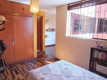 EXCLUSIVO DÚPLEX EN SANTIAGO DE SURCO – LUJO, ESPACIO Y UBICACIÓN PRIVILEGIADA