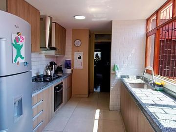 EXCLUSIVO DÚPLEX EN SANTIAGO DE SURCO – LUJO, ESPACIO Y UBICACIÓN PRIVILEGIADA