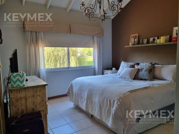 Venta Casa Villa Rosa Barrio Cerrado Buen Retiro 5 ambientes