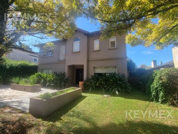 Venta Casa Villa Rosa Barrio Cerrado Buen Retiro 5 ambientes