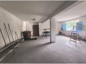 Comas Vendo Casa en Esquina Frente a Parque