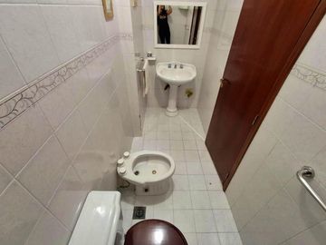 Casa con cochera jardin y pileta en Colegiales
