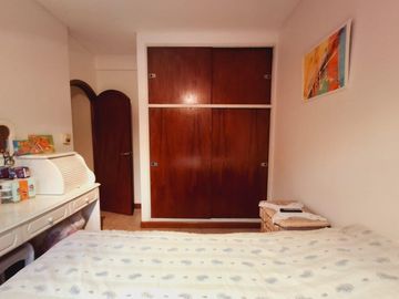 Casa con cochera jardin y pileta en Colegiales