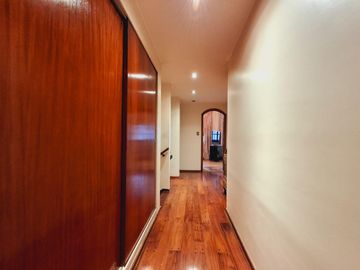 Casa con cochera jardin y pileta en Colegiales