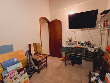 Casa con cochera jardin y pileta en Colegiales