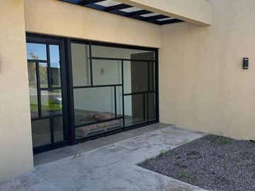 Casa en venta - Barrio San Felipe, Canning