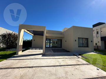 Casa en venta - Barrio San Felipe, Canning