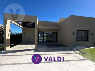 Casa en venta - Barrio San Felipe, Canning
