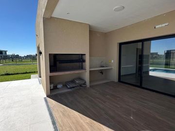 Casa en venta - Barrio San Felipe, Canning