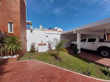 PH en venta - 3 Dormitorios 2 Baños - Santa Teresita