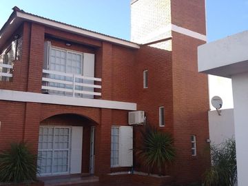 PH en venta - 3 Dormitorios 2 Baños - Santa Teresita