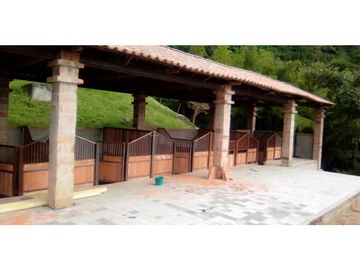 SE VENDE CASA FINCA EN EL SUROESTE ANTIOQUEÑO