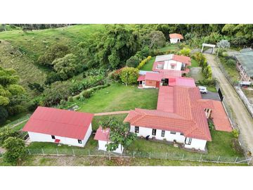 EN VENTA CASA CAMPESTRE UBICADA EN CIRCASIA QUINDIO