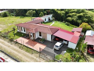 EN VENTA CASA CAMPESTRE UBICADA EN CIRCASIA QUINDIO