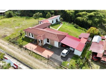 EN VENTA CASA CAMPESTRE UBICADA EN CIRCASIA QUINDIO