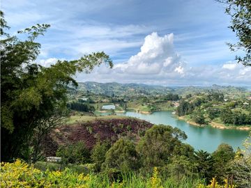 Venta de Finca/Hostal en el Peñol, con súper vista a la Represa