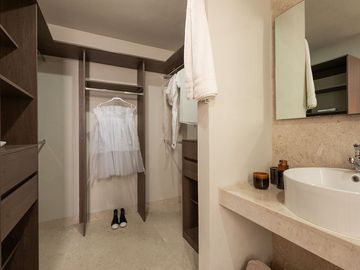 Casa en Venta en ALTIKA Modelo CEOS 3 Niveles