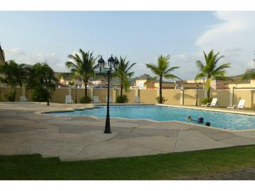 Casa en Venta en Paseo Dorado – Dorado Lake, Condado del Rey MLD
