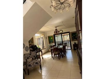 Casa en Venta en Paseo Dorado – Dorado Lake, Condado del Rey MLD