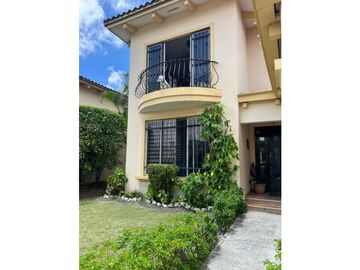 Casa en Venta en Paseo Dorado – Dorado Lake, Condado del Rey MLD
