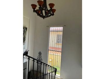 Casa en Venta en Paseo Dorado – Dorado Lake, Condado del Rey MLD