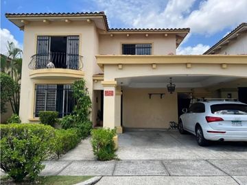 Casa en Venta en Paseo Dorado – Dorado Lake, Condado del Rey MLD