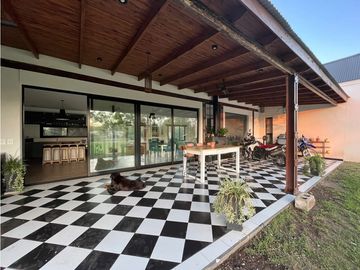 CASA EN VENTA - CLUB DE CAMPO SAN ROQUE Comarcas de Luján