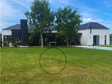 CASA EN VENTA - CLUB DE CAMPO SAN ROQUE Comarcas de Luján