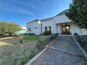 CASA EN VENTA - CLUB DE CAMPO SAN ROQUE Comarcas de Luján