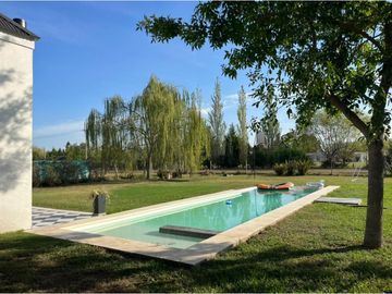 CASA EN VENTA - CLUB DE CAMPO SAN ROQUE Comarcas de Luján
