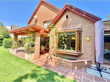 ENCANTADORA CASA EN CONDOMINIO - LO BARNECHEA