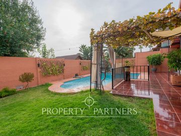 Venta de Casa con excelente ubicación y conexión a pasos de rojas magallanes.