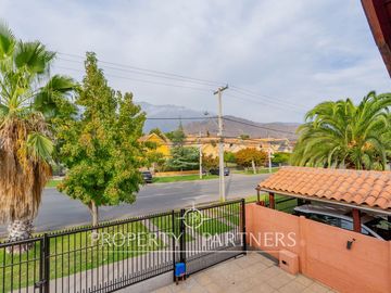 Venta de Casa con excelente ubicación y conexión a pasos de rojas magallanes.