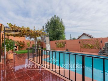 Venta de Casa con excelente ubicación y conexión a pasos de rojas magallanes.