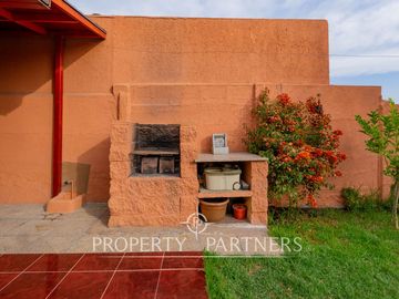 Venta de Casa con excelente ubicación y conexión a pasos de rojas magallanes.
