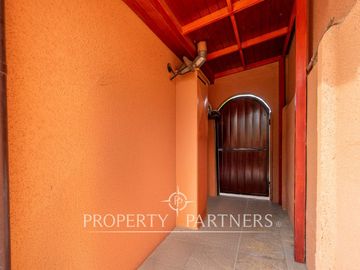 Venta de Casa con excelente ubicación y conexión a pasos de rojas magallanes.