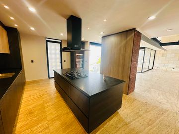 ESTRENA EXCLUSIVA CASA DE DOBLE VISTA EN RESIDENCIAL GRAN RESERVA