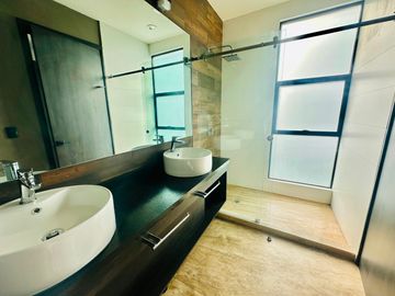 ESTRENA EXCLUSIVA CASA DE DOBLE VISTA EN RESIDENCIAL GRAN RESERVA