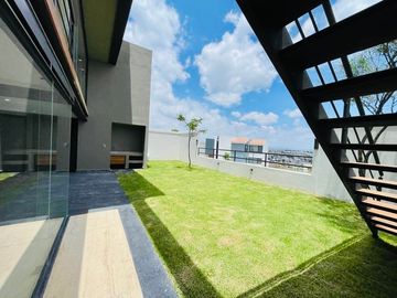 ESTRENA EXCLUSIVA CASA DE DOBLE VISTA EN RESIDENCIAL GRAN RESERVA