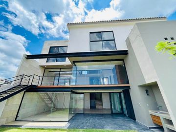 ESTRENA EXCLUSIVA CASA DE DOBLE VISTA EN RESIDENCIAL GRAN RESERVA