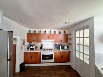 Casa en venta en el Fraccionamiento Amates, Col. Zerezotla, San Pedro Cholula.