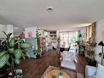 Casa en venta en el Fraccionamiento Amates, Col. Zerezotla, San Pedro Cholula.