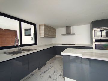 Casa Residencial de Lujo! en Venta, Fraccionamiento Las Animas, Puebla