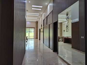 Residencia en 1ra etapa, de una Planta con vista a Campo de Golf en Altozano.