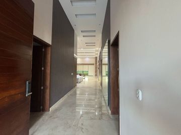 Residencia en 1ra etapa, de una Planta con vista a Campo de Golf en Altozano.