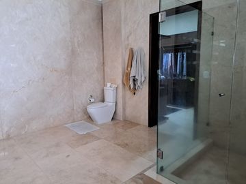 Residencia en 1ra etapa, de una Planta con vista a Campo de Golf en Altozano.